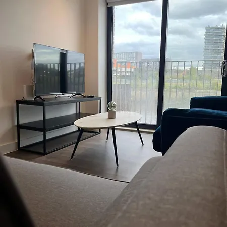 Joyful Group - Stylish 2 Bedroom Duplex With Sofa Bed In Salford M5-2